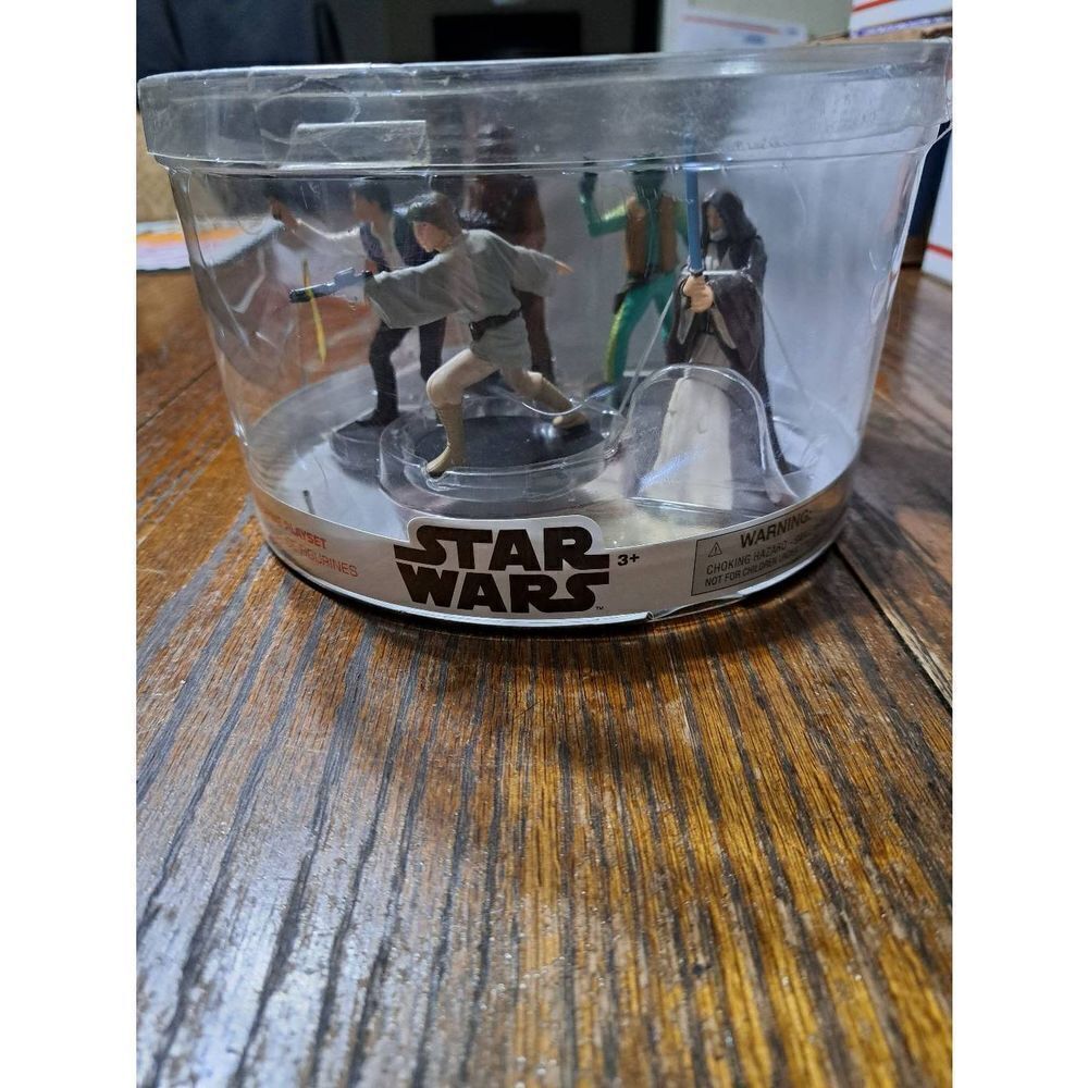 New Star Wars Disney Figurine Playset with Play Mat